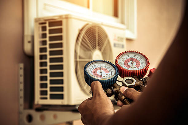 Professional Hvac technician working in Syracuse, NE